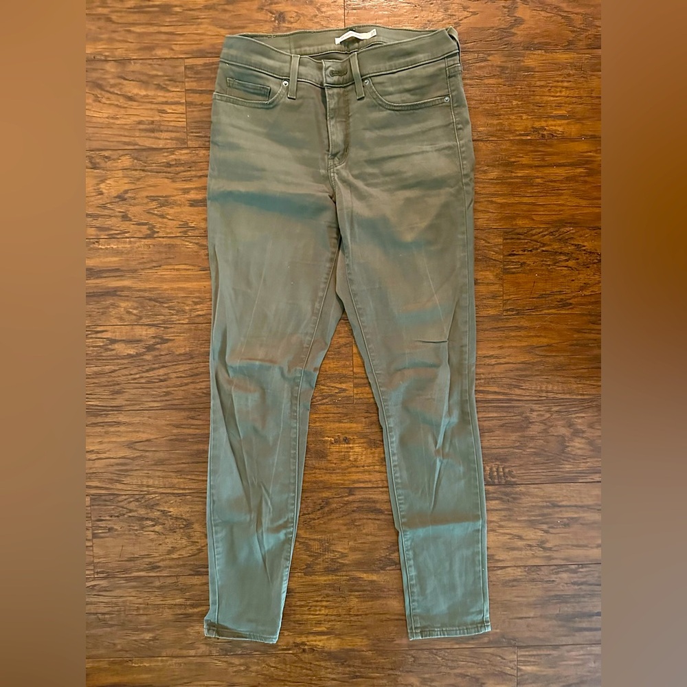 Levi’s “Shaping Skinny” Army Green skinny jeans, Sz: 27